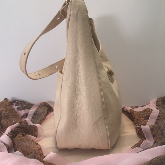 🎉HP🎉 Brahmin Turn Lock Hobo Bag, Ivory Grained Leather - Picture 3 of 16